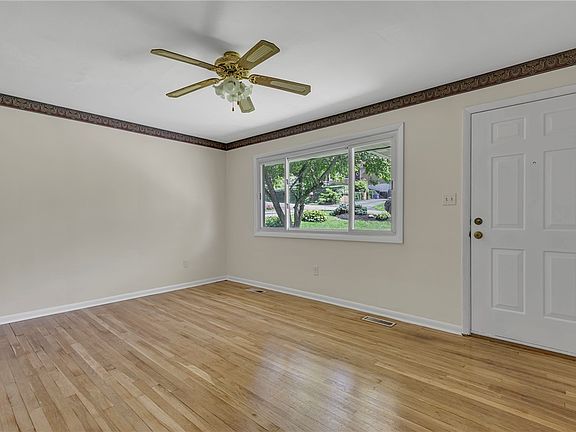 3rd image of 217 Greenwood Dr
