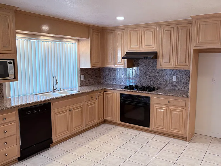 3922 Ash St — Photo 8
