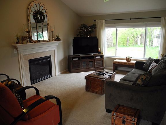 3rd image of 1468 Sequoia Dr