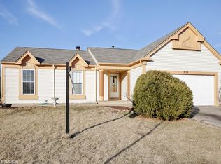 1930 Mission Hills Dr, Elgin, IL