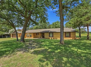 100 Mohican Trl, Lake Kiowa, TX 76240