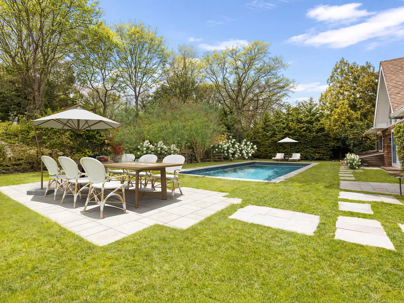 East Hampton Village Retreat — Photo 2