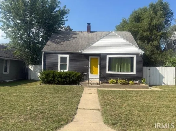 1351 Bissell St, South Bend, IN 46617