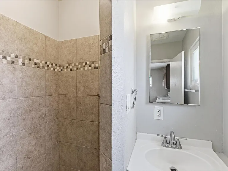 2609 W Morten Ave #1 — Photo 14