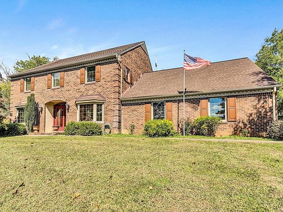 2nd image of 177 E Arrowhead Ct