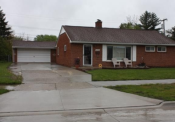 2nd image of 27028 Belanger St