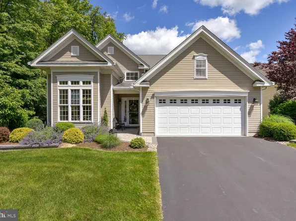16 Talcott Ct, Kendall Park, NJ 08824