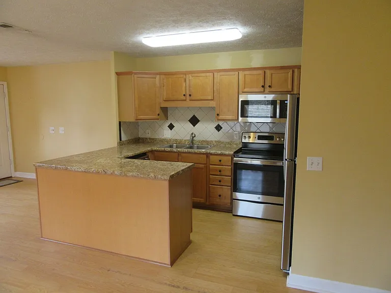 820 Premier Dr — Photo 6