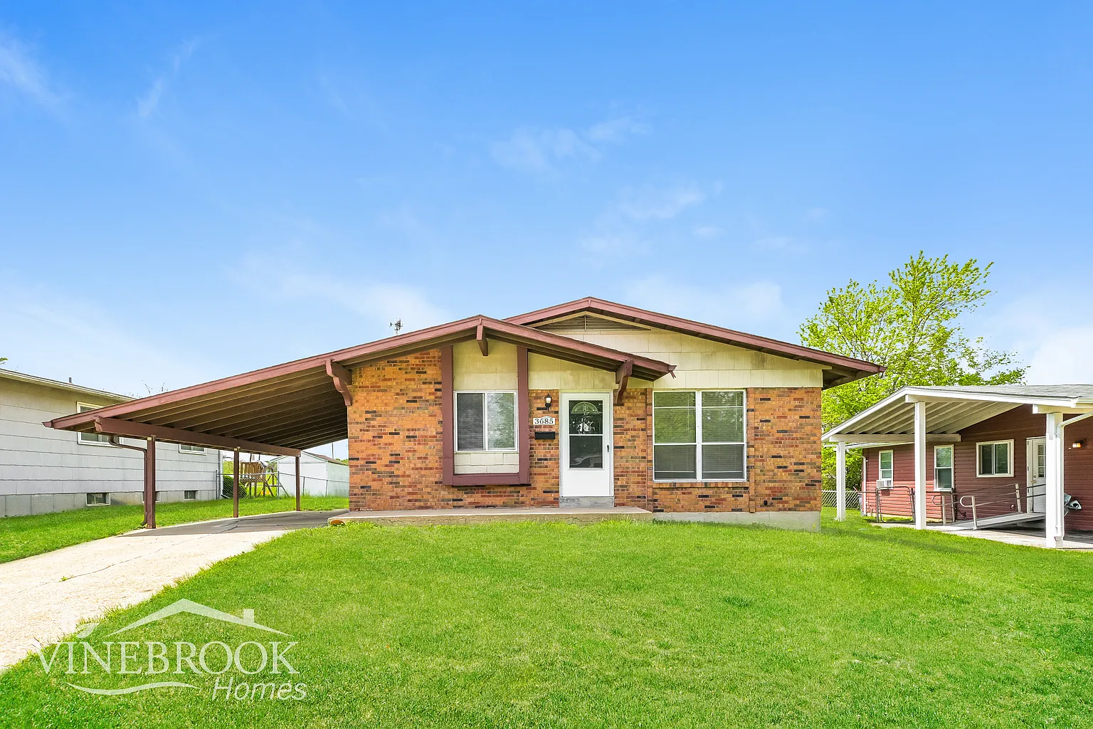 3685 Woodman Dr photo 1