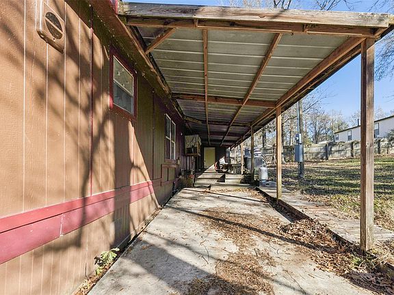 4th image of 242 Pear St