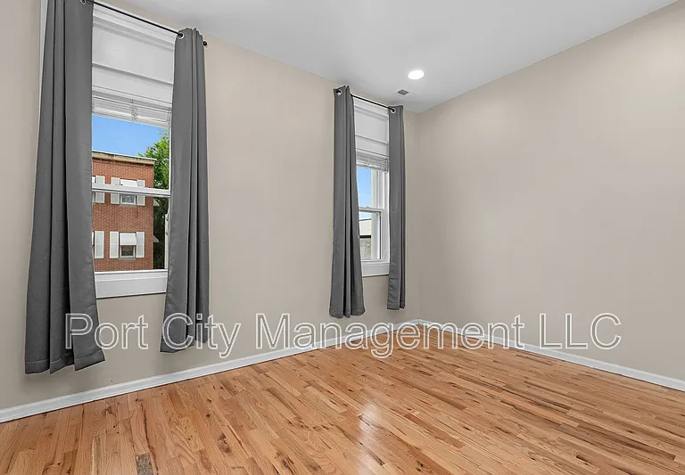430 W 23rd St — Photo 13