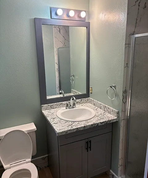 878 NE Thomas Ct — Photo 16
