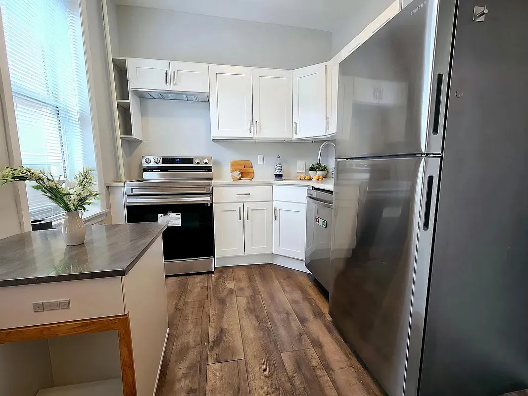 195 30th Street — Photo 3