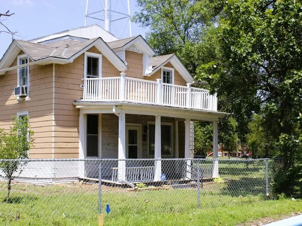 221 S Burrton Ave, Burrton, KS 67020