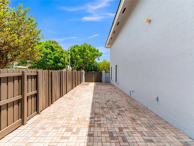 15834 SW 101st St — Photo 37