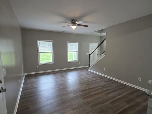 3rd image of 191 Laura Ln