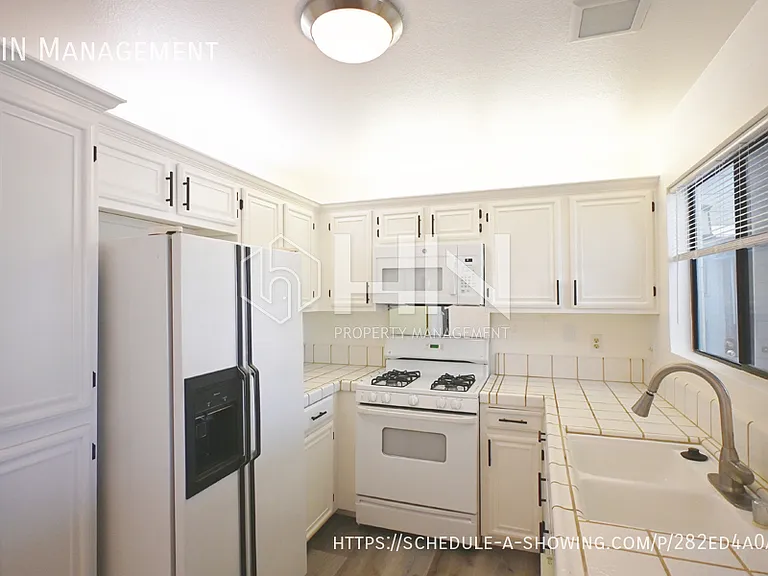 3674 Oakwood Ter #302 — Photo 8