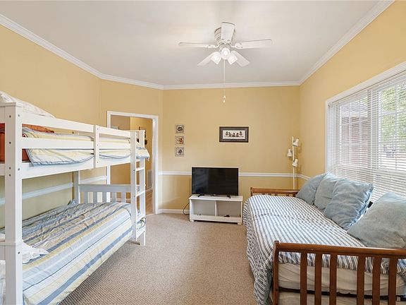 5th image of 920 Holly Knoll Dr