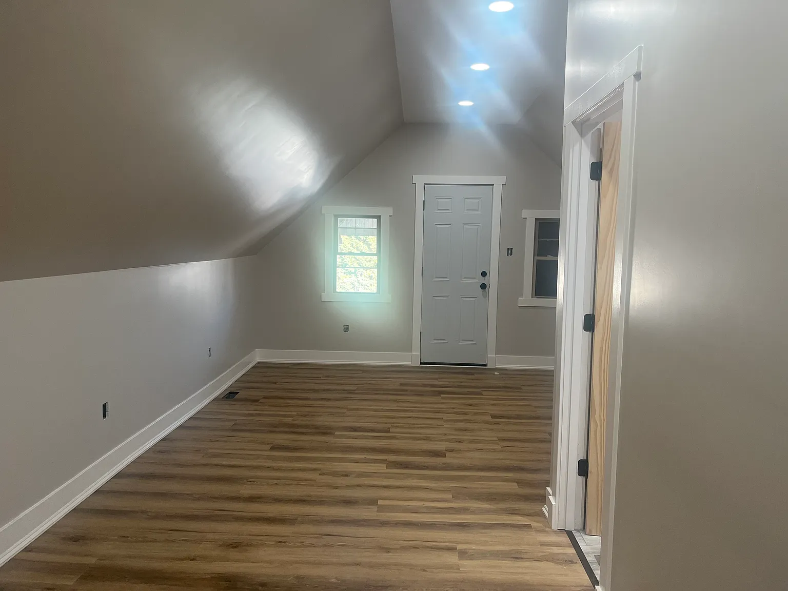 Studio, 800 sqft, $1,300 — Photo 2