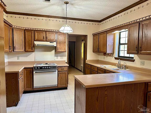 4th image of 9818 Hollowbrook Dr