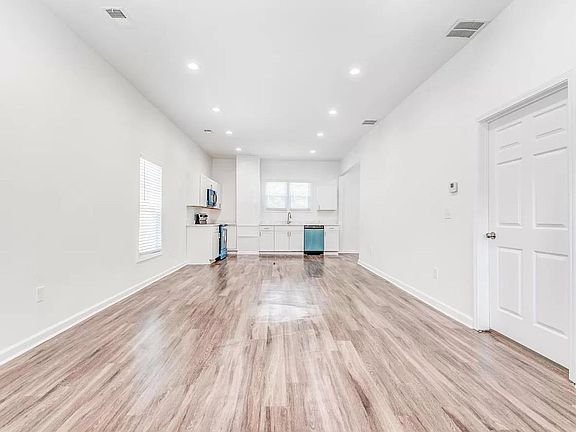 5th image of 2634 Harvard Ave