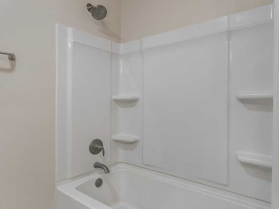 4th image of 610 Lochridge St