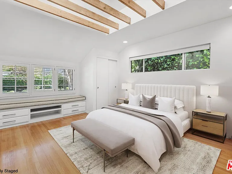 4031 Hollyline Ave — Photo 15