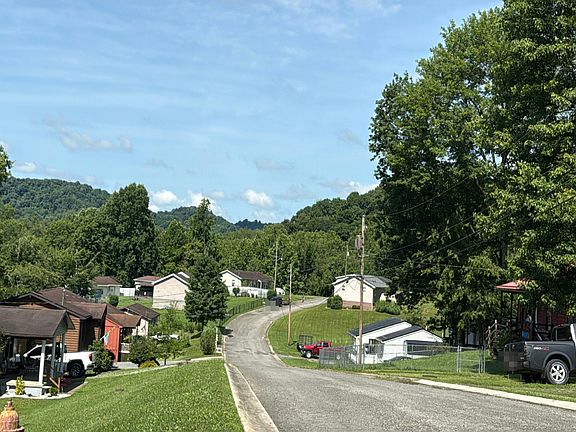5th image of 402 Hartzell St