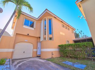 11199 Lakeview Dr, Coral Springs, FL 33071