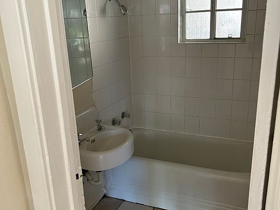 5th image of 631 W Avenue 28 #1/4