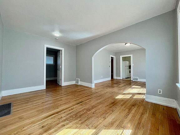 3rd image of 363 E Holbrook Ave