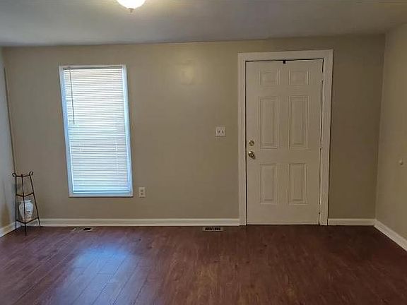 3rd image of 605 Washington St