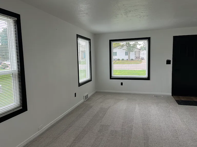 4719 S Pearl St — Photo 1