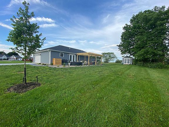 5th image of 105 Foster Ln
