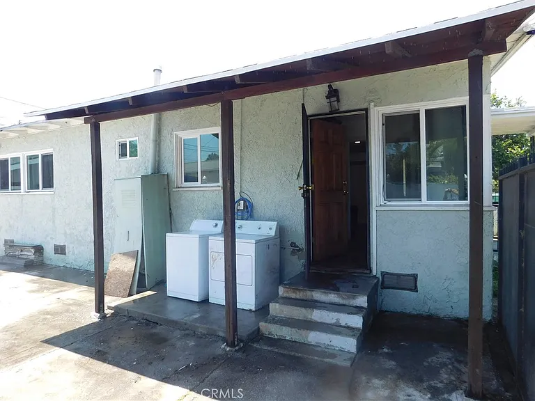 806 E 103rd Pl — Photo 1