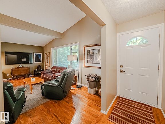 4th image of 50 Flagstone Cres