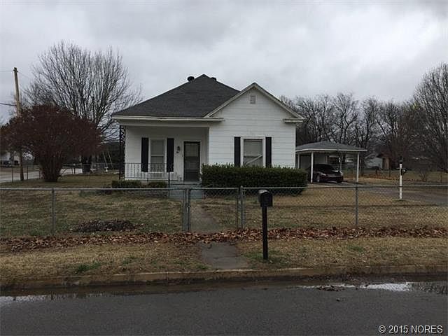 1st image of 429 W Tyler Ave