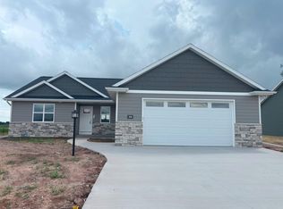 500 Emerald Isle Ct, Wrightstown, WI 54180