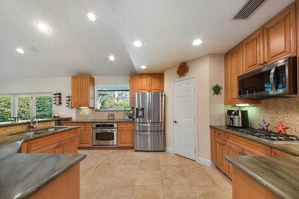 1st image of 2220 W Pineridge Ct