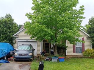 8243 Hornwood Ct, Charlotte, NC 28215