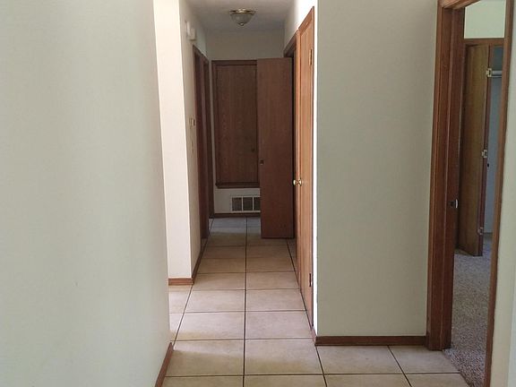 Hall w/ washer and dry hook-ups