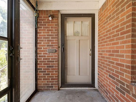 3rd image of 524 SW 51st St