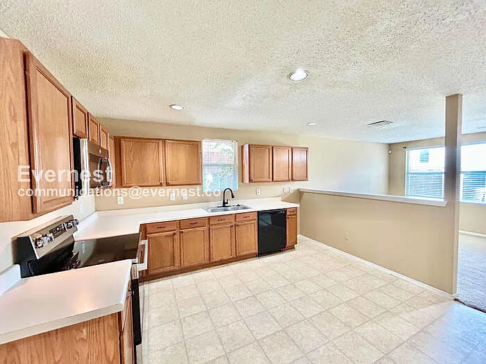 3422 Lipizzan Dr — Photo 2