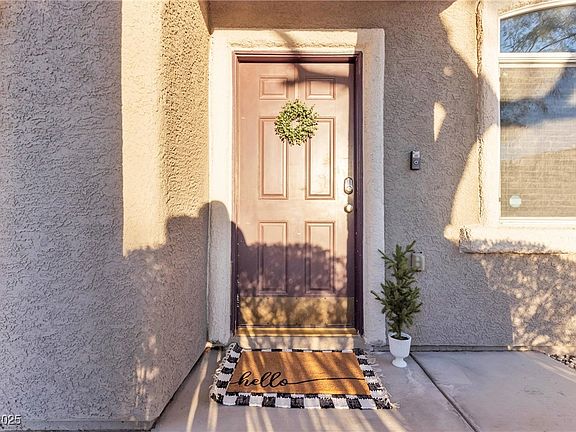 3rd image of 6452 Casamar St