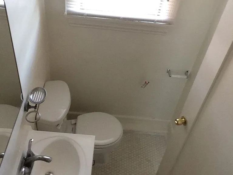 Alexandria Apartments LLC — Photo 8