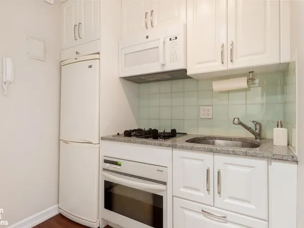 12 West 72nd Street image 4 of 6