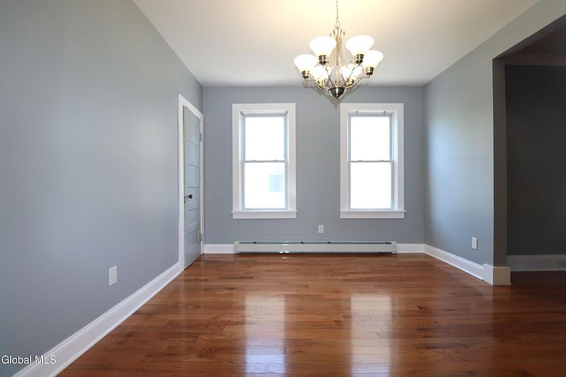 5th image of 417 Eleanor Street
