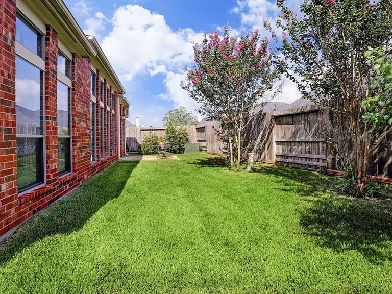 27926 Barberry Banks Ln — Photo 36