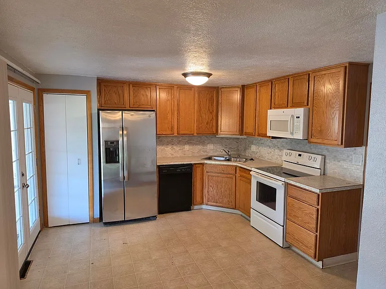 1403 Frontier St — Photo 3