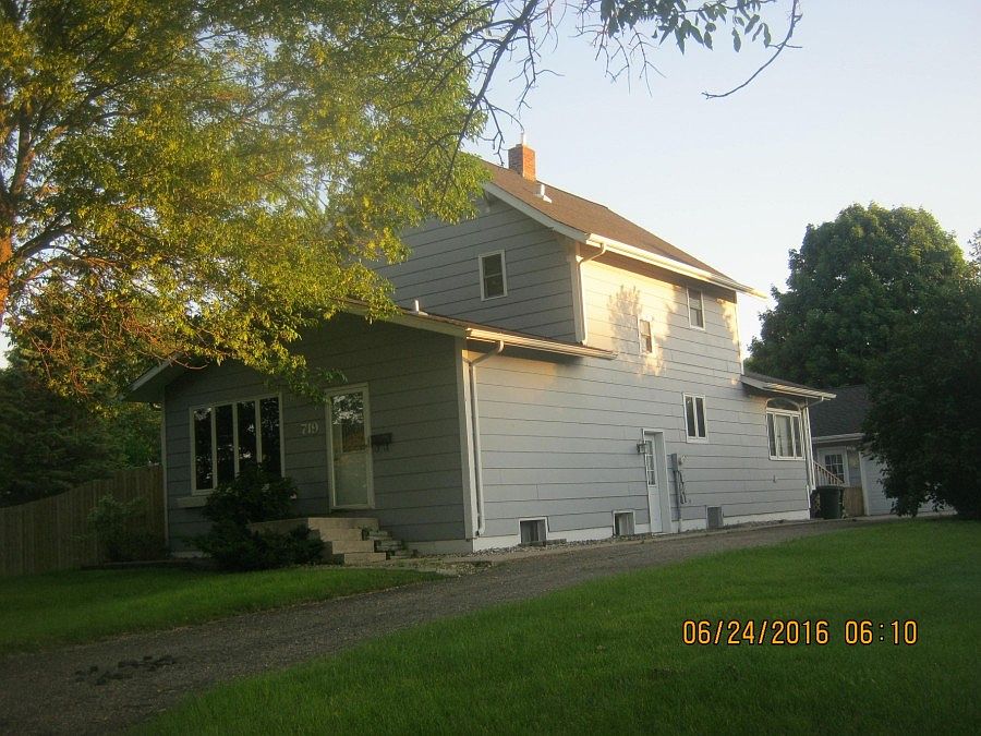 2nd image of 719 W Brooks St